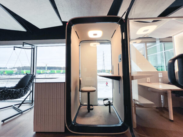 Yhden hengen Meeting Box.