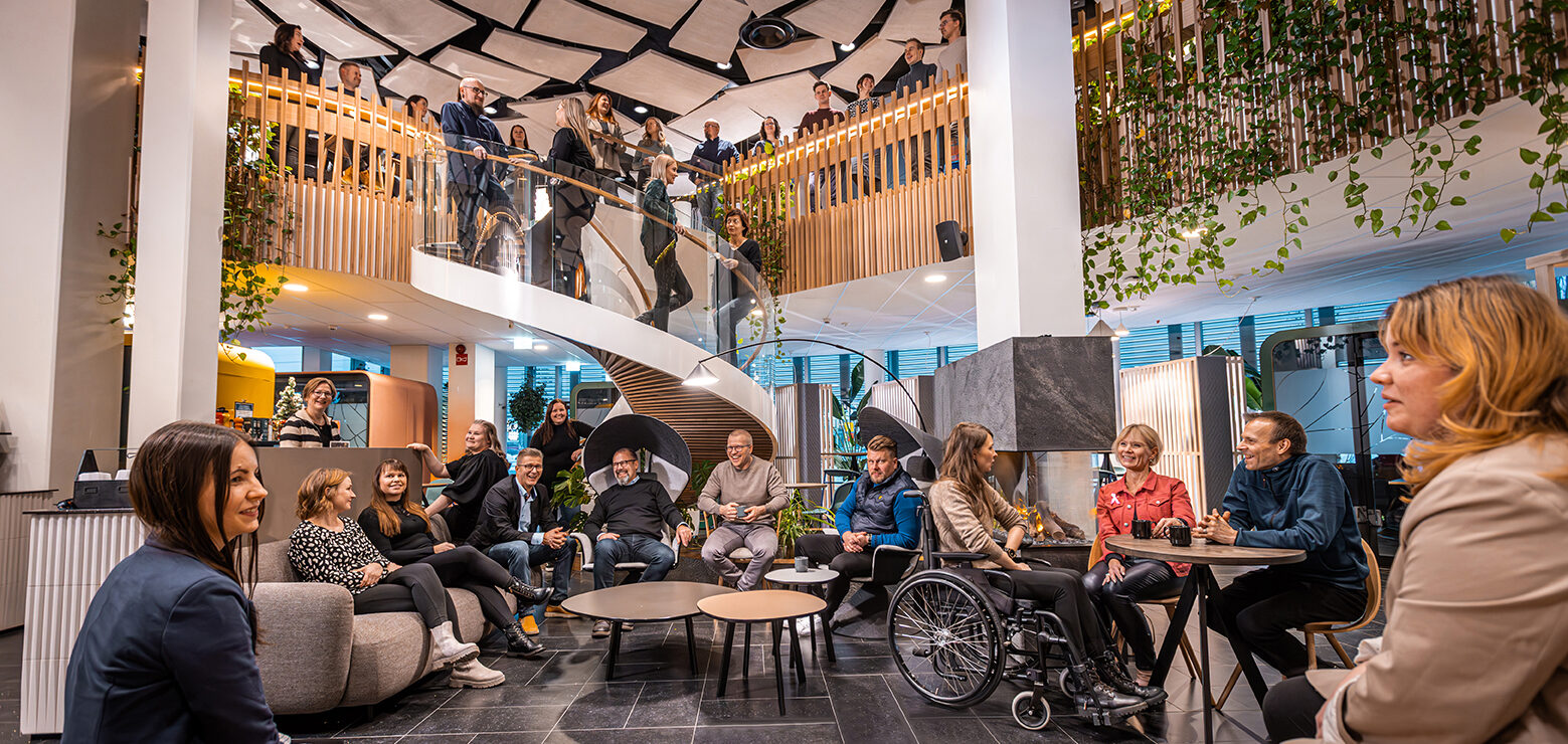 Novapolis koko henkilöstön ryhmäkuva.