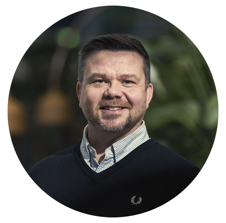 karri_hautanen_ympyra_pienempi